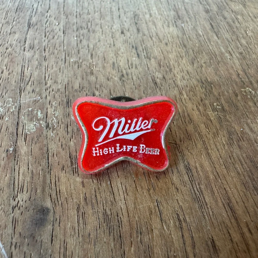 Vintage Miller High Life Beer Plastic‎ Red Silver Logo Lapel Hat Pin